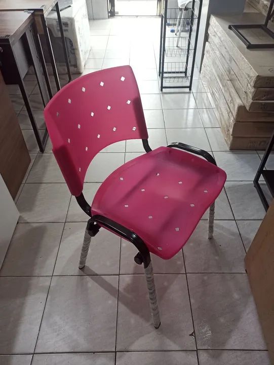 Cadeira Rosa em promoção - Foto 3