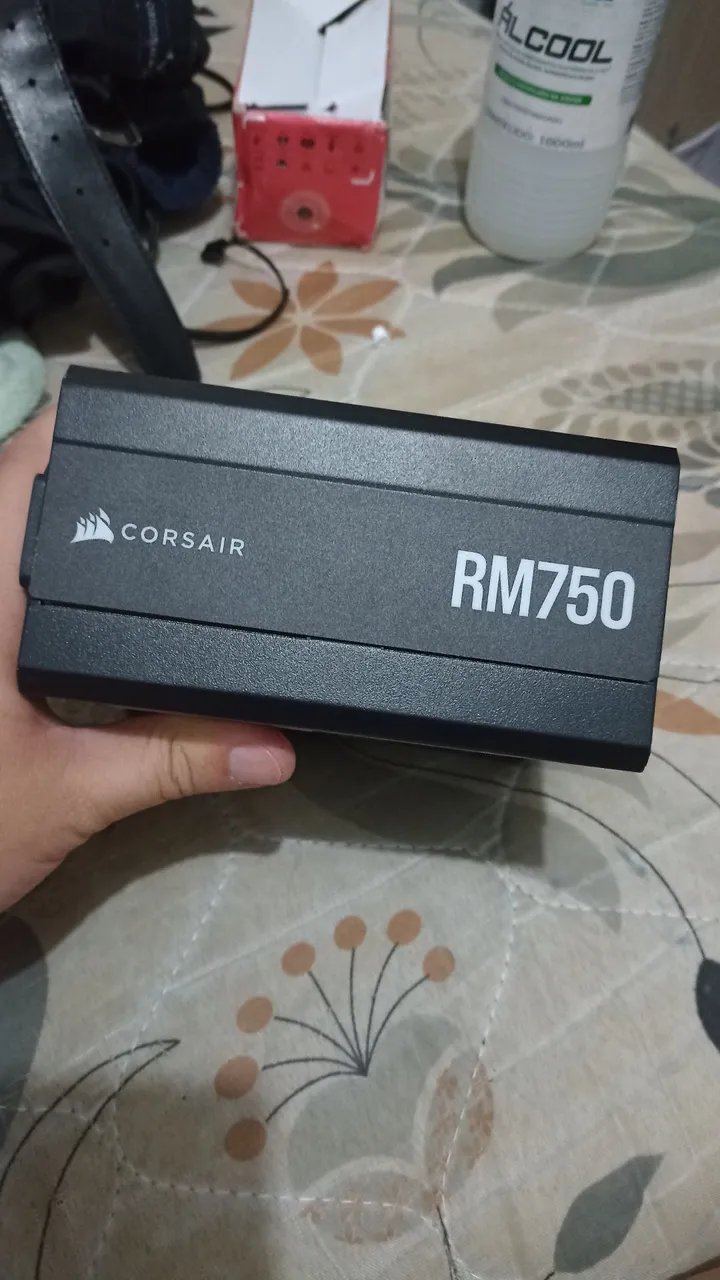 Fonte Corsair RM750 - 750W 80 Plus Gold
