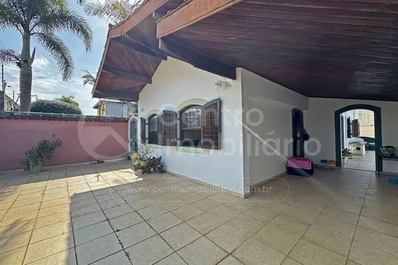 CASA à venda com piscina e 3 quartos em Peruíbe, no bairro Parque Balneario Oasis - Foto 5