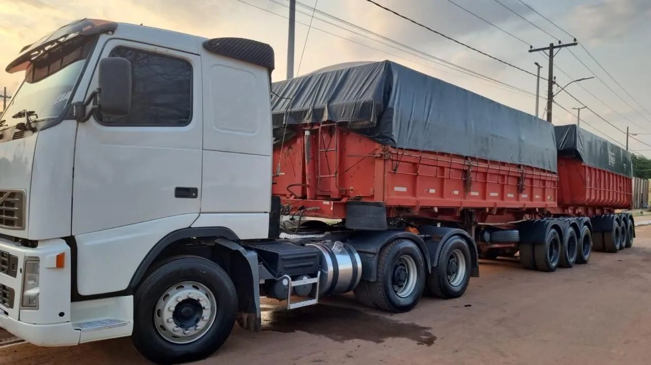 Caminhão Volvo FH12 420 6x4 ano 2005 - Foto 2