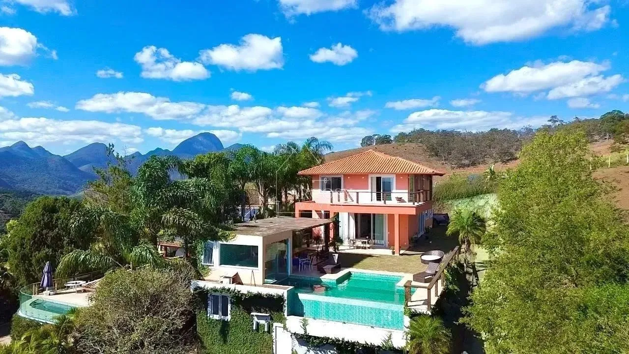 Espetacular Residência na Serra Carioca - Conforto, Luxo e Natureza em Harmonia