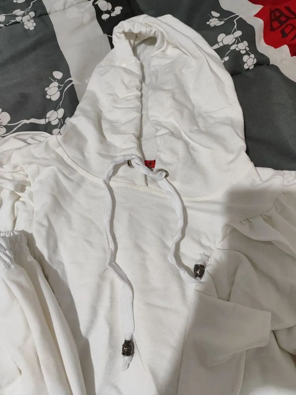 Conjunto de Moletom Branco com Detalhes em Renda - Foto 3