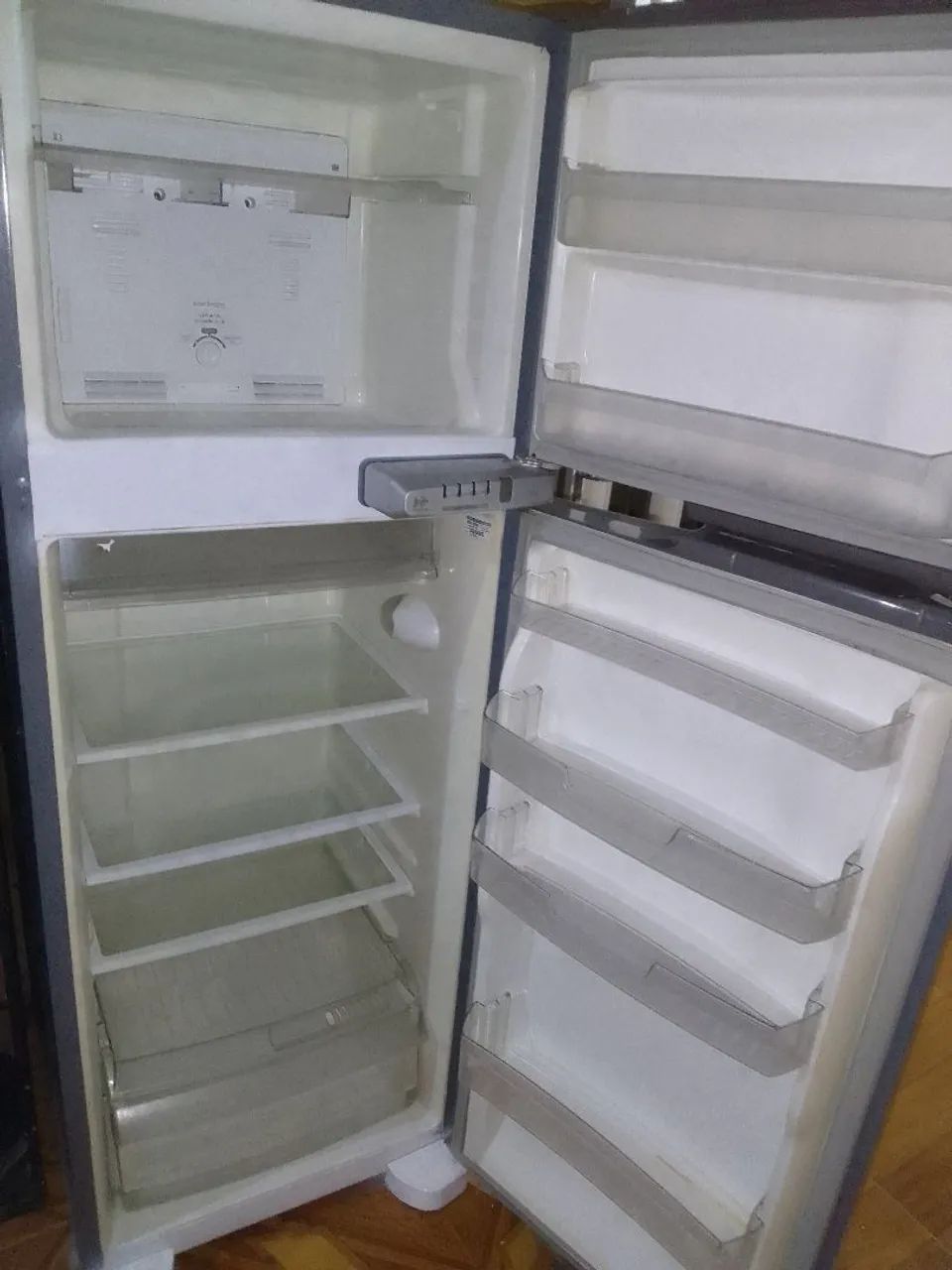 Geladeira 2 Portas em Ótimo Estado - Foto 4