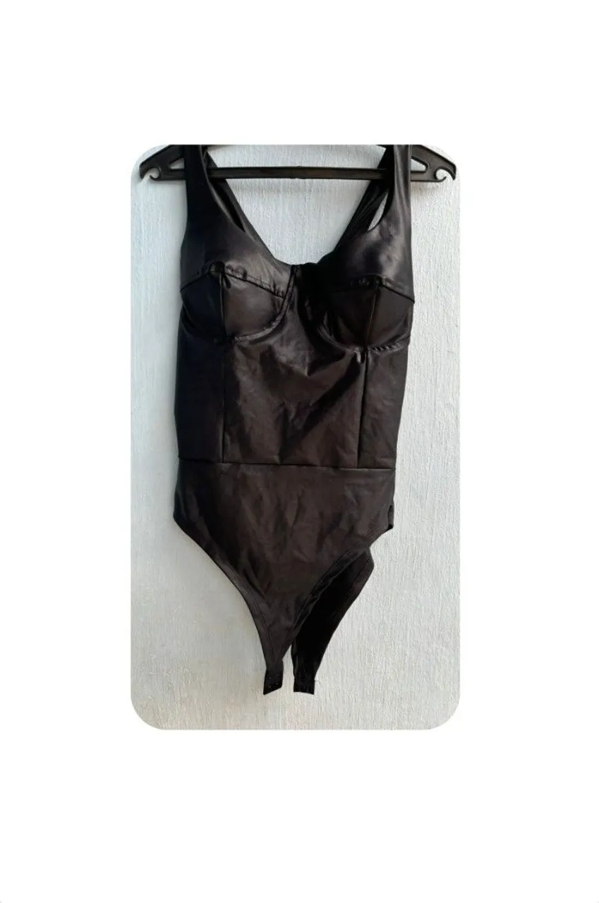Body preto couro nunca usado
