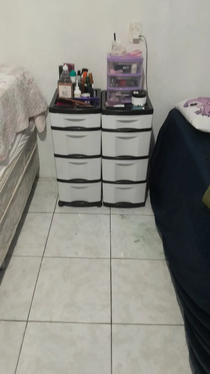 2 gaveteiros de chão
