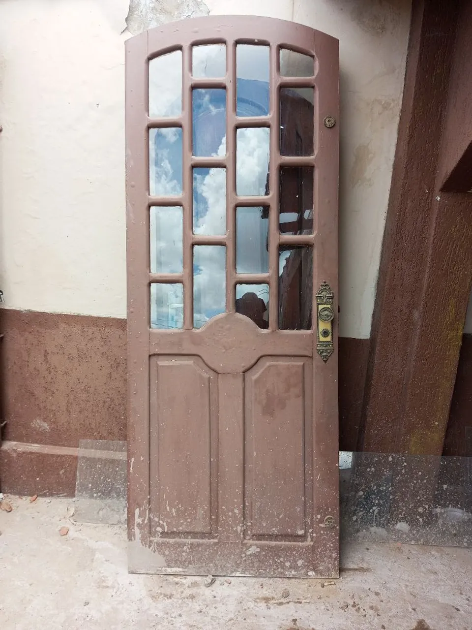 Porta de madeira com vidro - estilo colonial