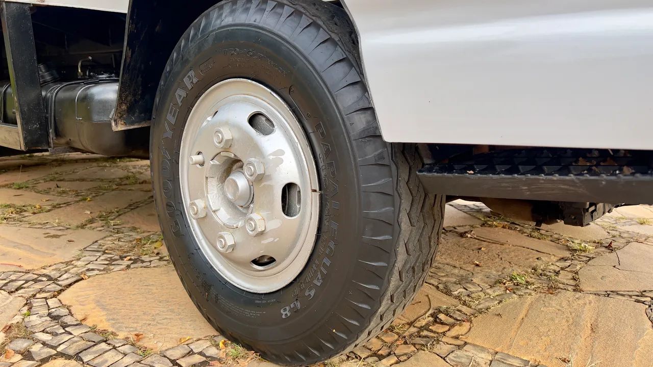 GMC 7110 - Caminhão báu 3/4 - 7 Ton com motor cummins do ford 815 150cv - Foto 8