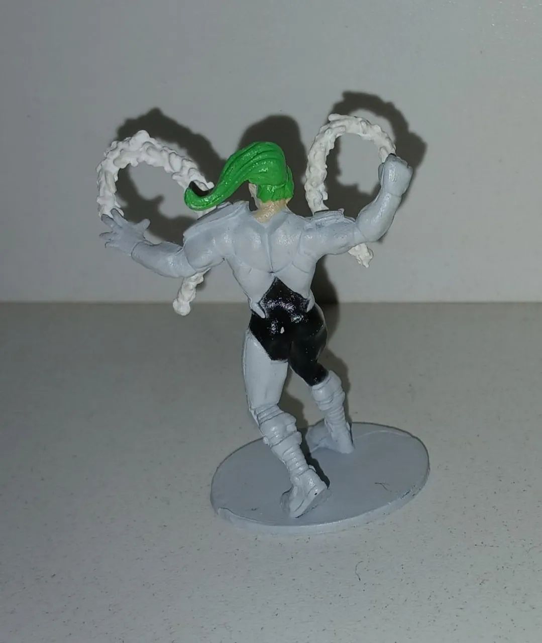 BONECO ACTION FIGURE MINIATURA MARVEL CHICOTE NEGRO ORIGINAL - Foto 2