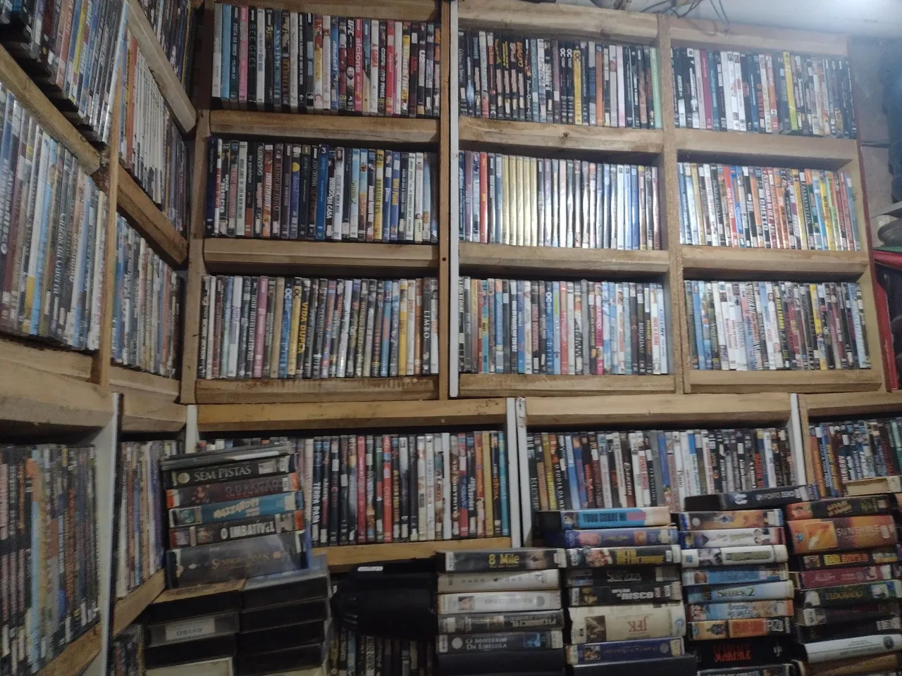 Vendo lote 1000 dvds retirada santa Maria df