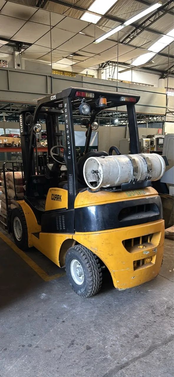 Empilhadeira CLARK C25L - Foto 3