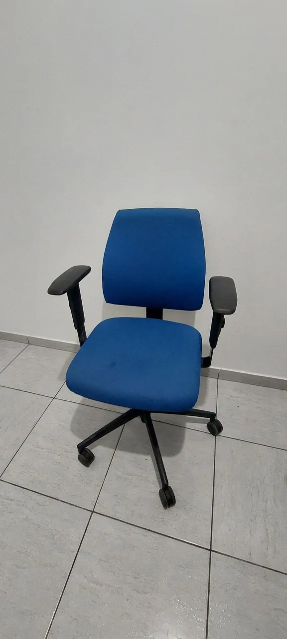 Cadeira Giratória Executiva Ergonômica para Escritório Azul