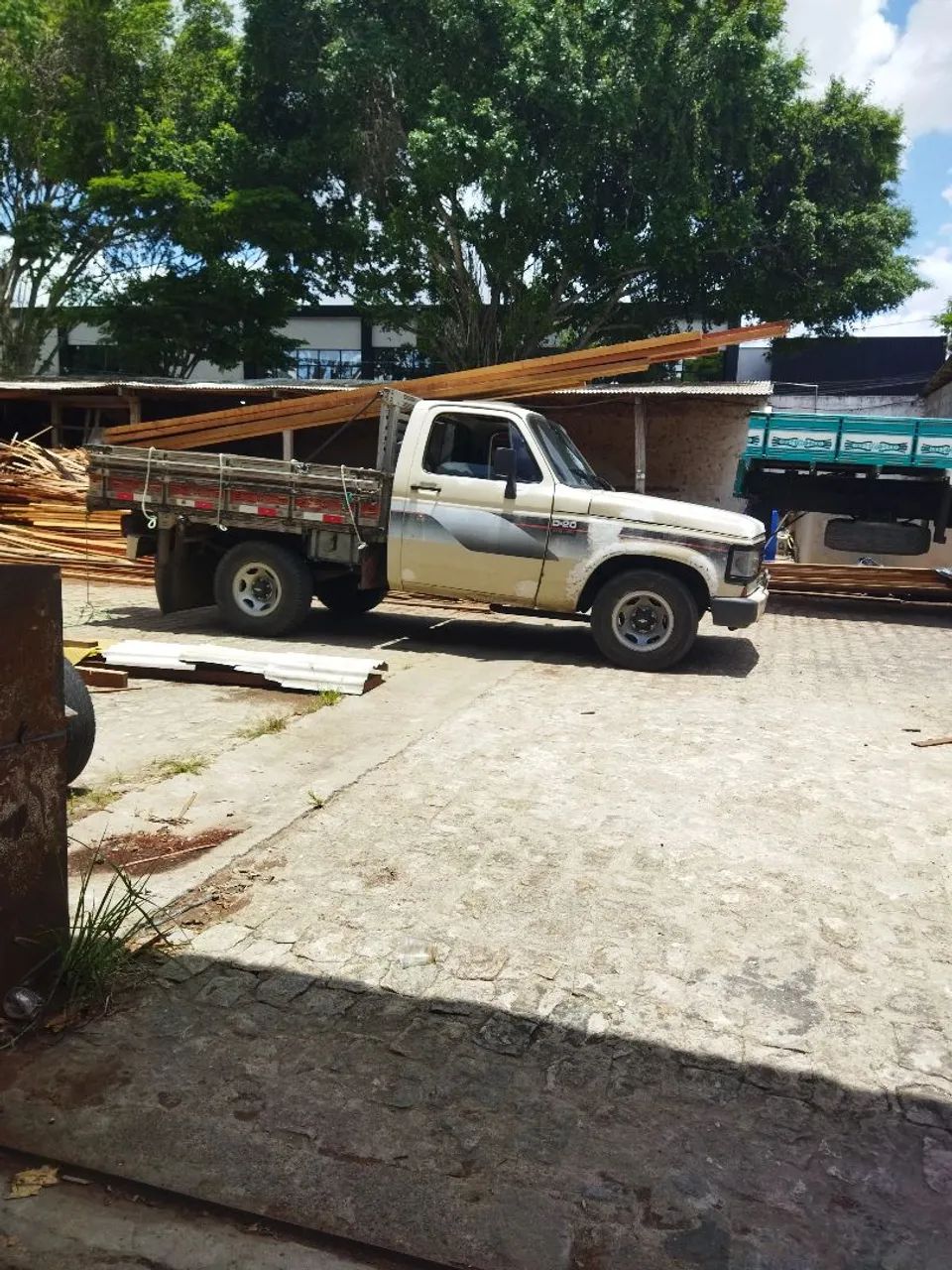 Vendo d20 carro muito bom  pego moto tmbm na troca 