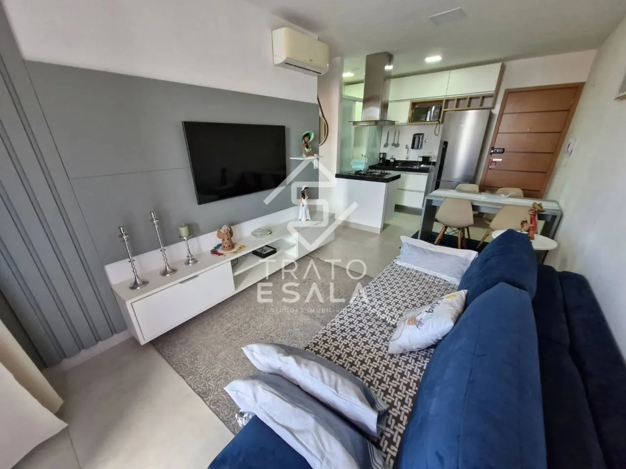 Quarto e sala, completo, na Ponta Verde, pronto para morar