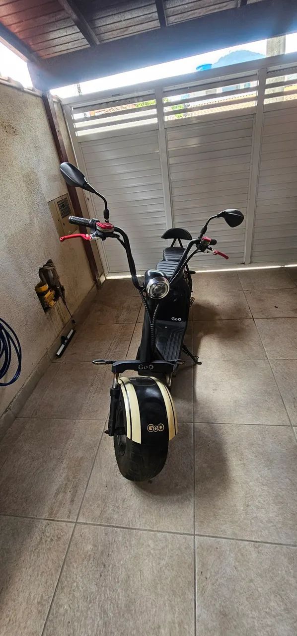 Moto elétrica Goo pra vender rápido aceito troca 8 mil valor pra transfereri pro nome junt - Foto 2