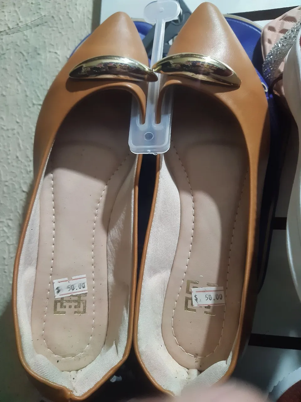 Sapatilha Feminina Marrom com Detalhe Dourado - Nova!