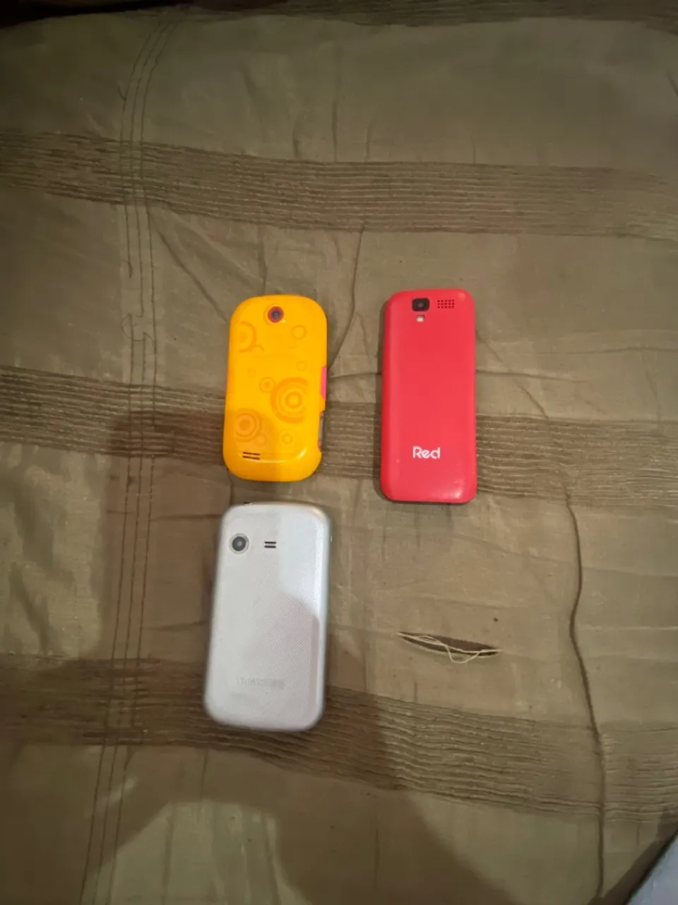 Celulares simples para retirada de peças