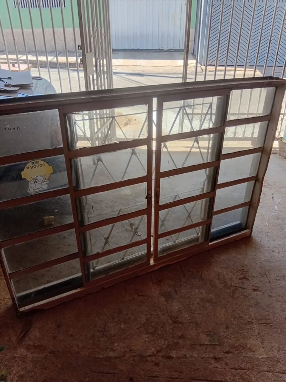 Janela com vidros e grade - Foto 4