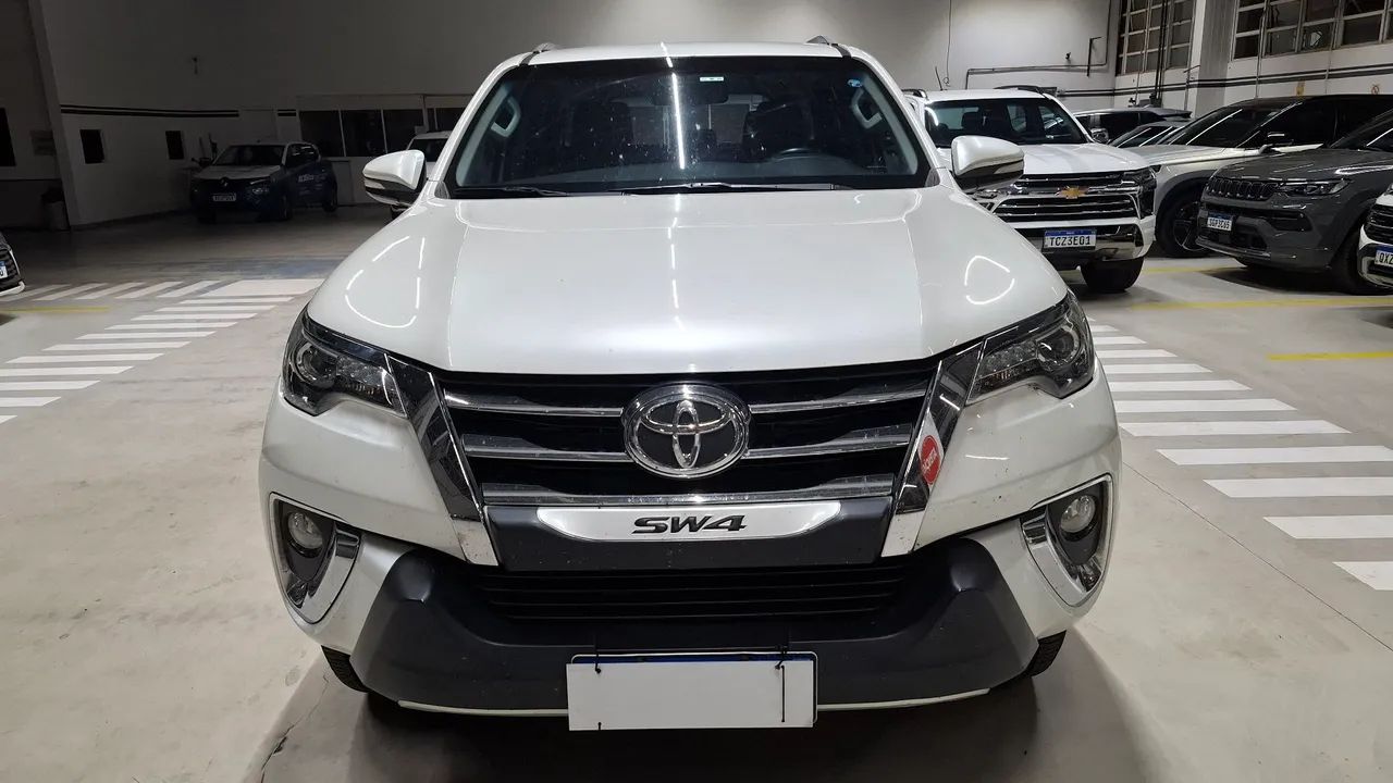 Toyota Hilux SW4 SRX 4X4 2.8 TDI 16V Dies. Aut. 2017