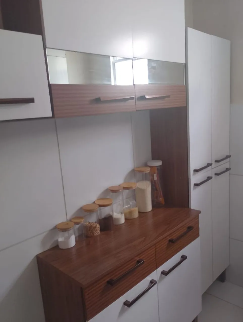 Armário de cozinha planejado com design moderno
