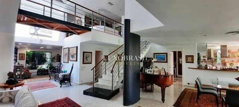 Mansão Finamente Decorada no Condomínio Malibu, 06 Suítes, 760m² de área construída - Barr