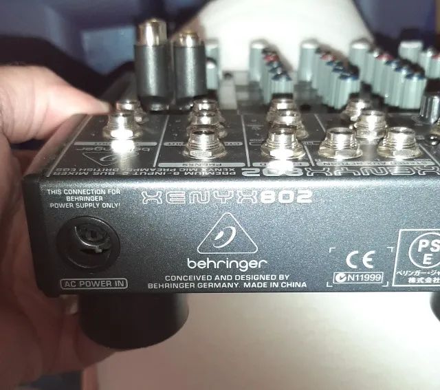 Mesa de Som Console Behringer 802 Xenyx de mistura