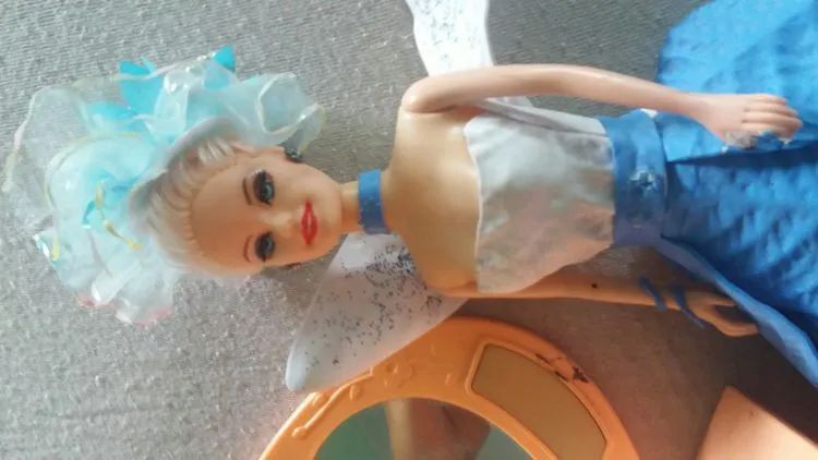 boneca barbie fada princesa com penteadeira
