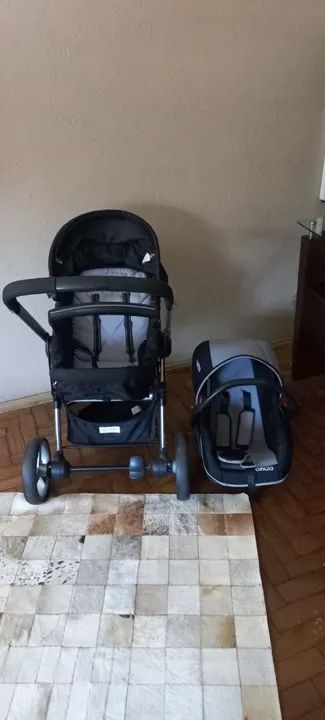 Carrinho de bebê e bebê conforto kiddo