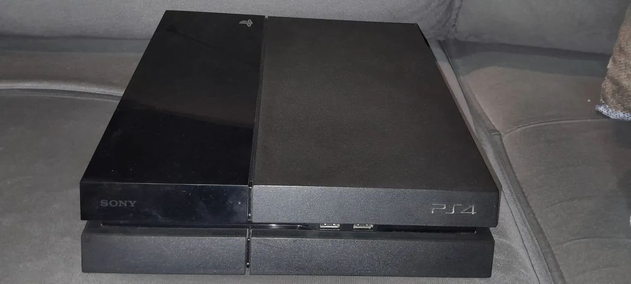 PS4 Fat 500GB Usado - Ótimo Estado + 4 Jogos (Sem Controle)