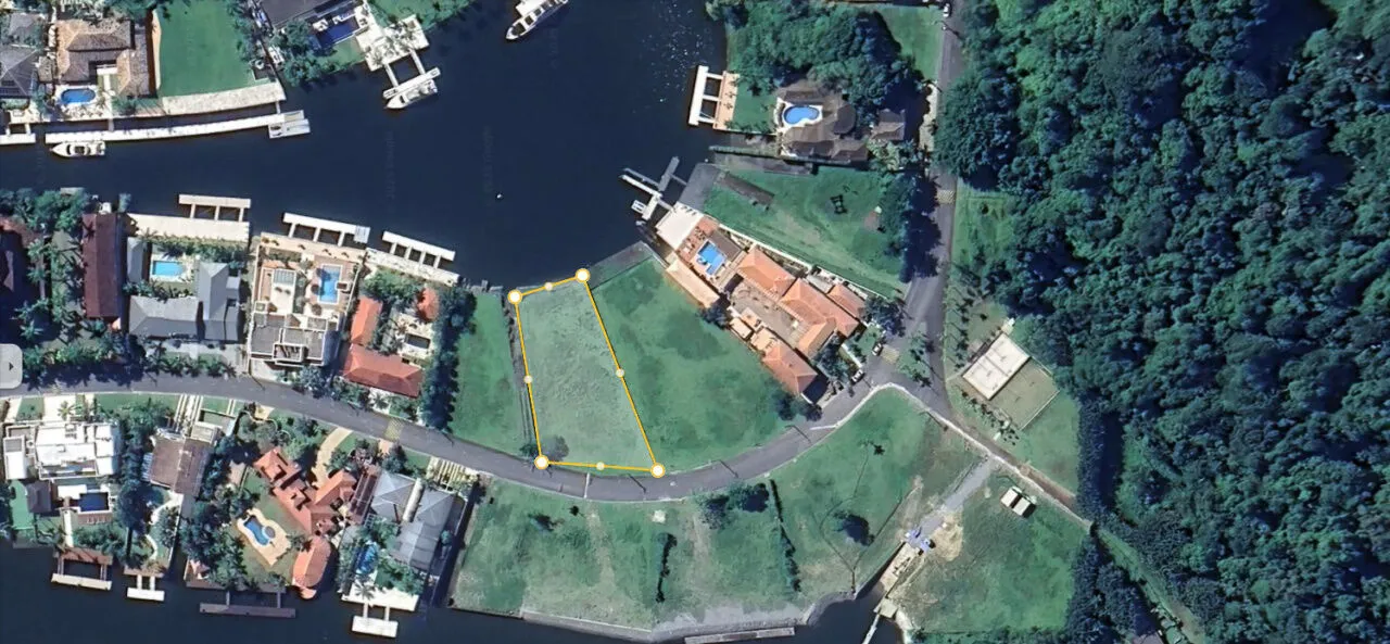 Terreno à venda no Condomínio Marina Guarujá.
