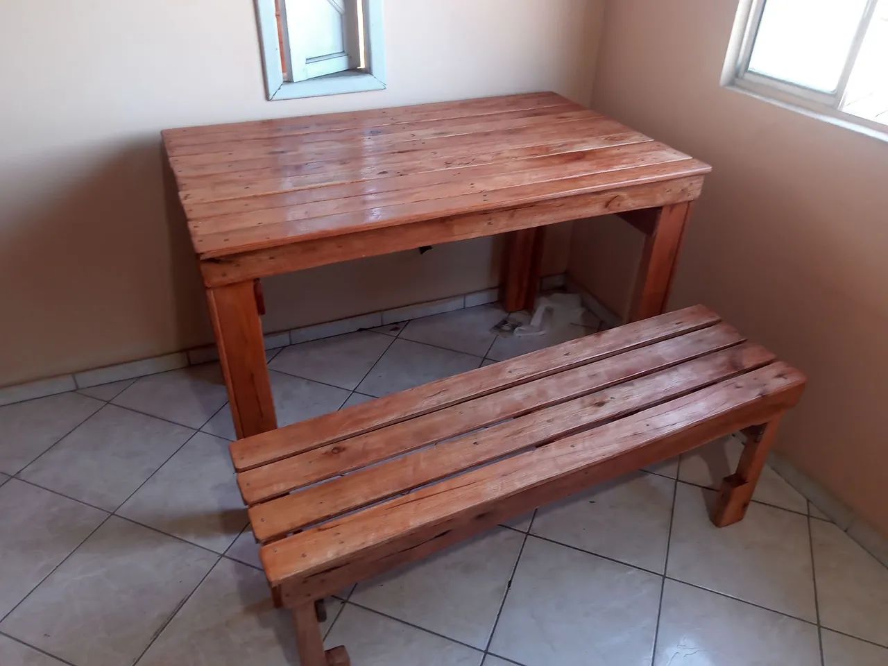 Mesa com dois bancos rústico 64299779019649121