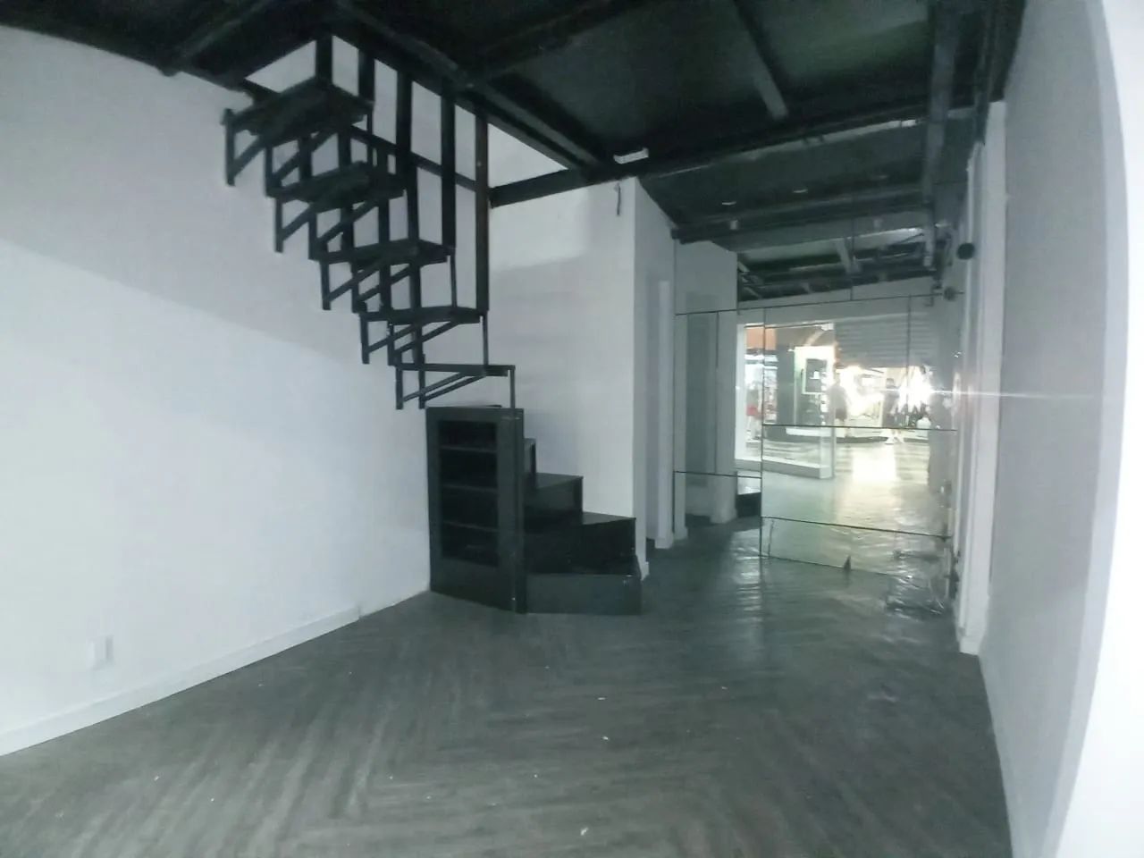Galeria do Rock loja com grande vitrine para locação com banheiro mezanino trocador e espe - Foto 2