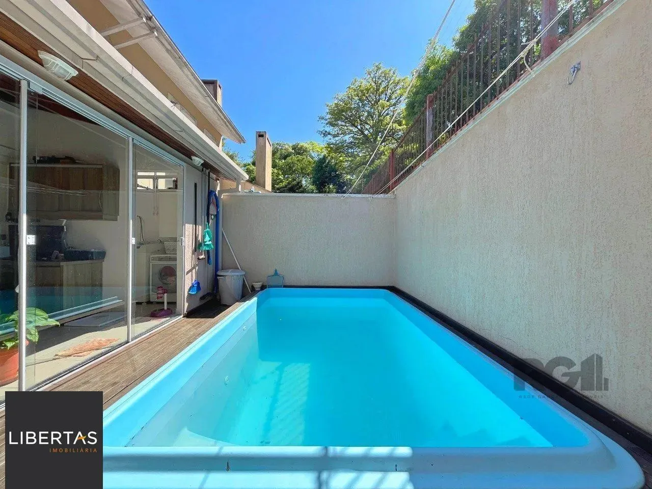 Casa com 134m², 3 dormitórios, sendo 1 suíte, 2 vagas em condomínio fechado