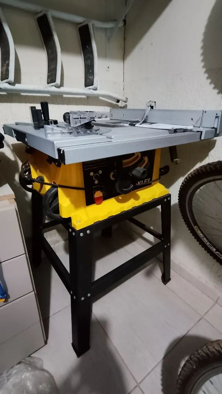 Serra de bancada Stanley 