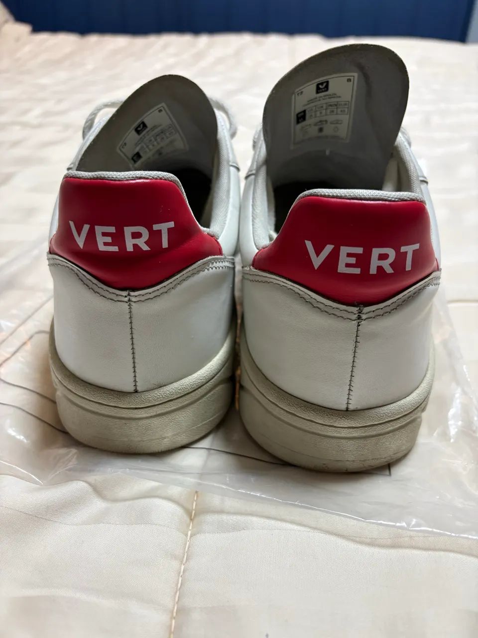 Tênis VERT com detalhe Azul e vermelho  - Foto 4
