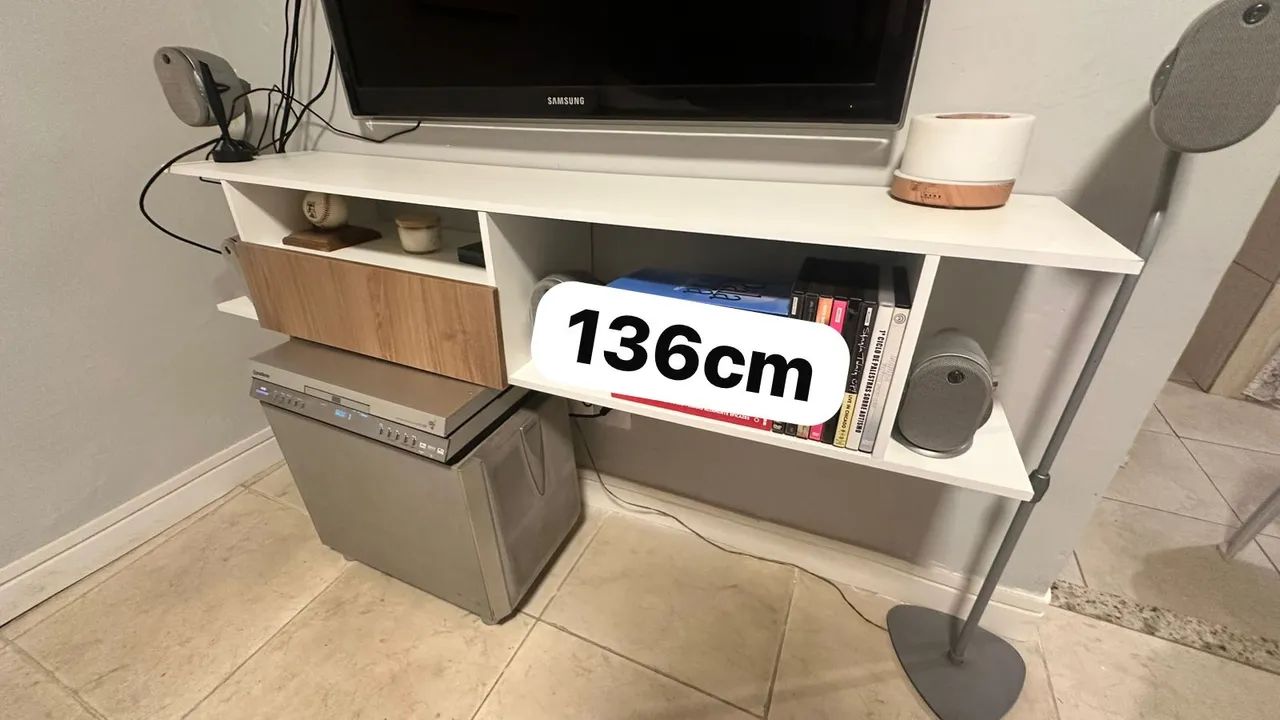 Rack de parede com gaveta. 