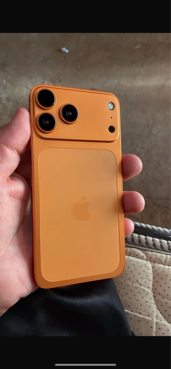iPhone XS na carcaça do 17 pro Max 