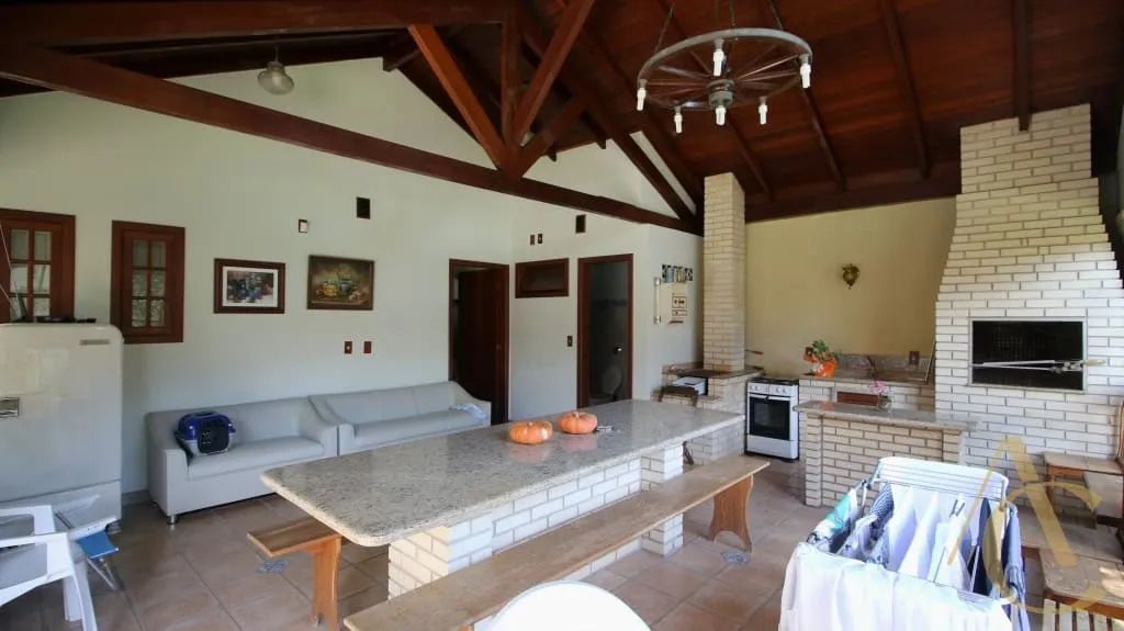 Casa residencial para alugar, com 330,00m², 1 suíte, 4 quartos, Estreito - Florianópolis, 