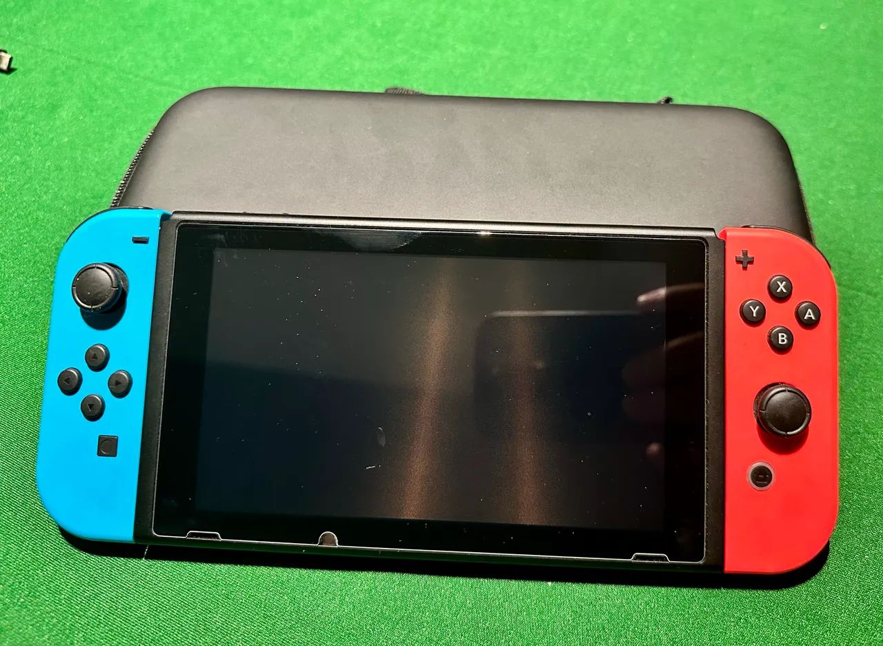 Nintendo Switch 32gb Standard 1x Joy com neon azul/vermelho