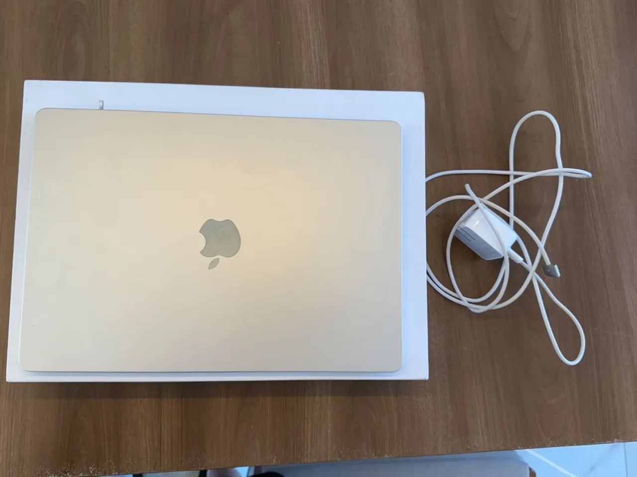 M2 MacBookAir スターライト 8GB 256GB MACBOOK AIR M2 15 POLEGADAS STARLIGHT 256GB 8GB - Notebooks