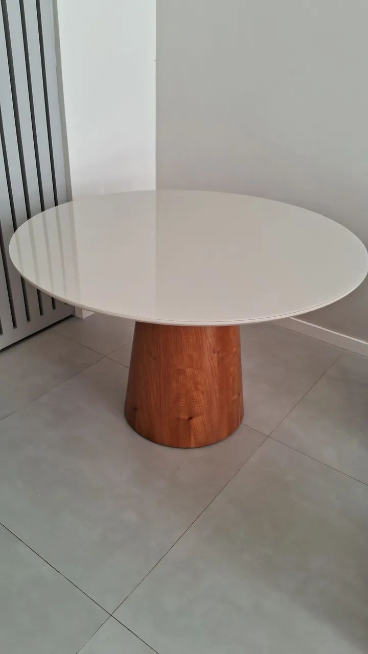 Mesa redonda madeira e vidro 