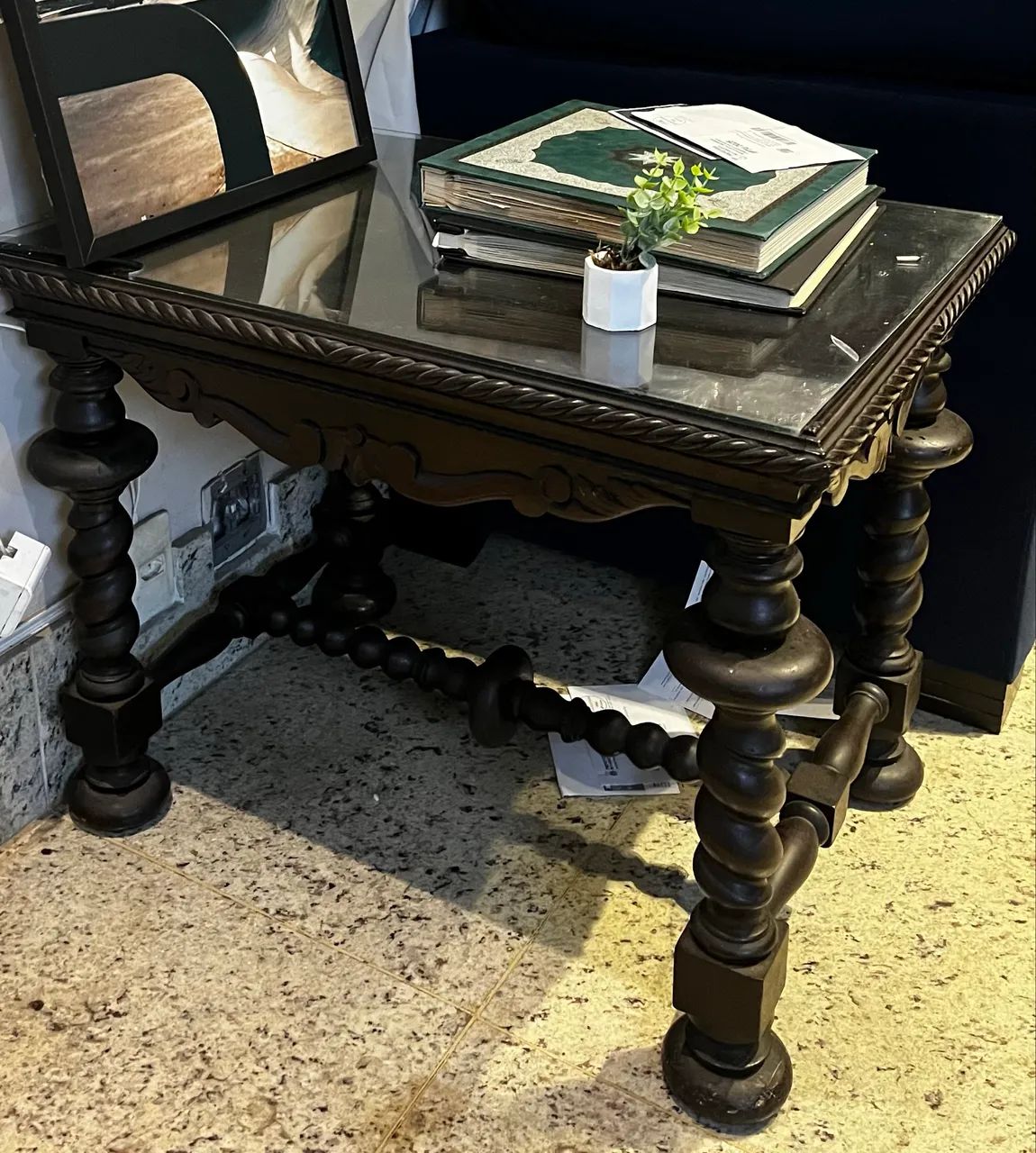 Mesa lateral antiga madeira maciça e vidro - estilo colonial - BH - Foto 2