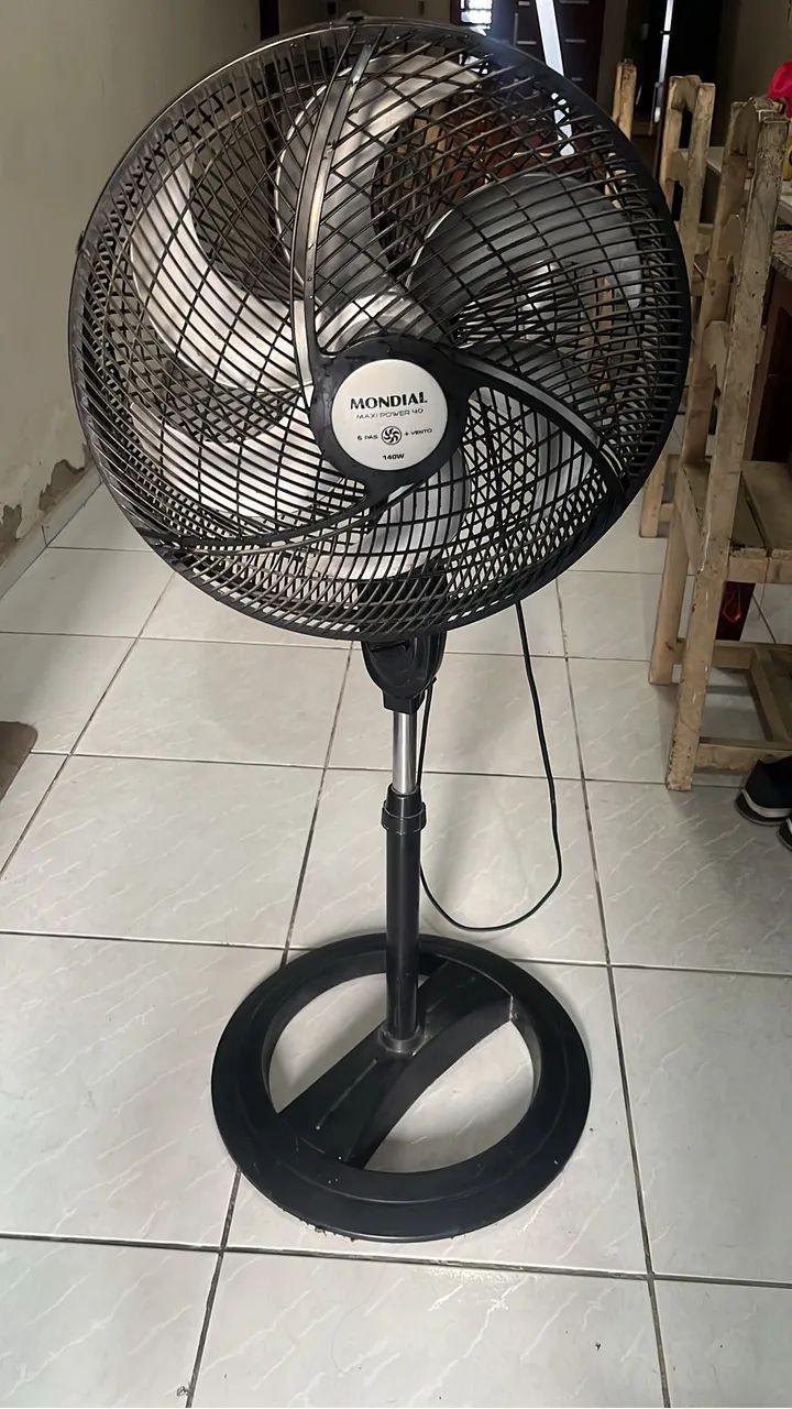 Ventilador semi novo 