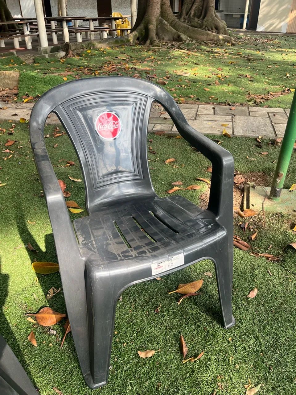 Poltrona de plástico preta