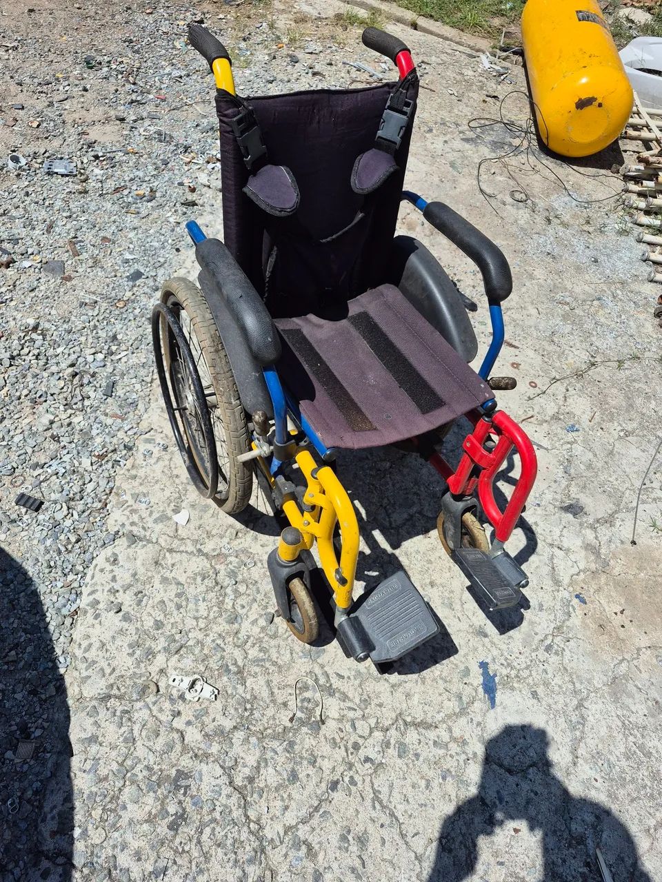 Cadeira de roda infantil para doação
