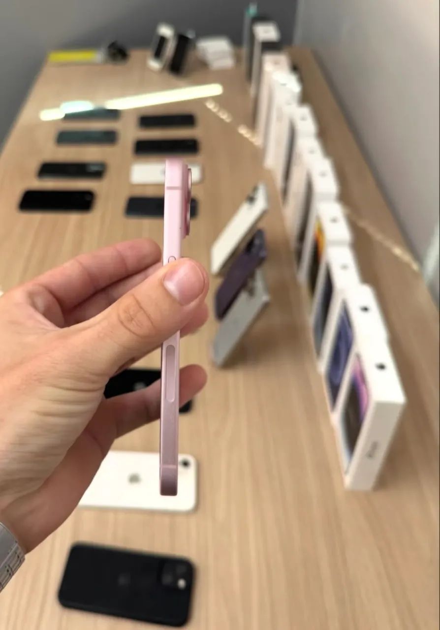 iPhone 15 rosa semi novo  - Foto 4