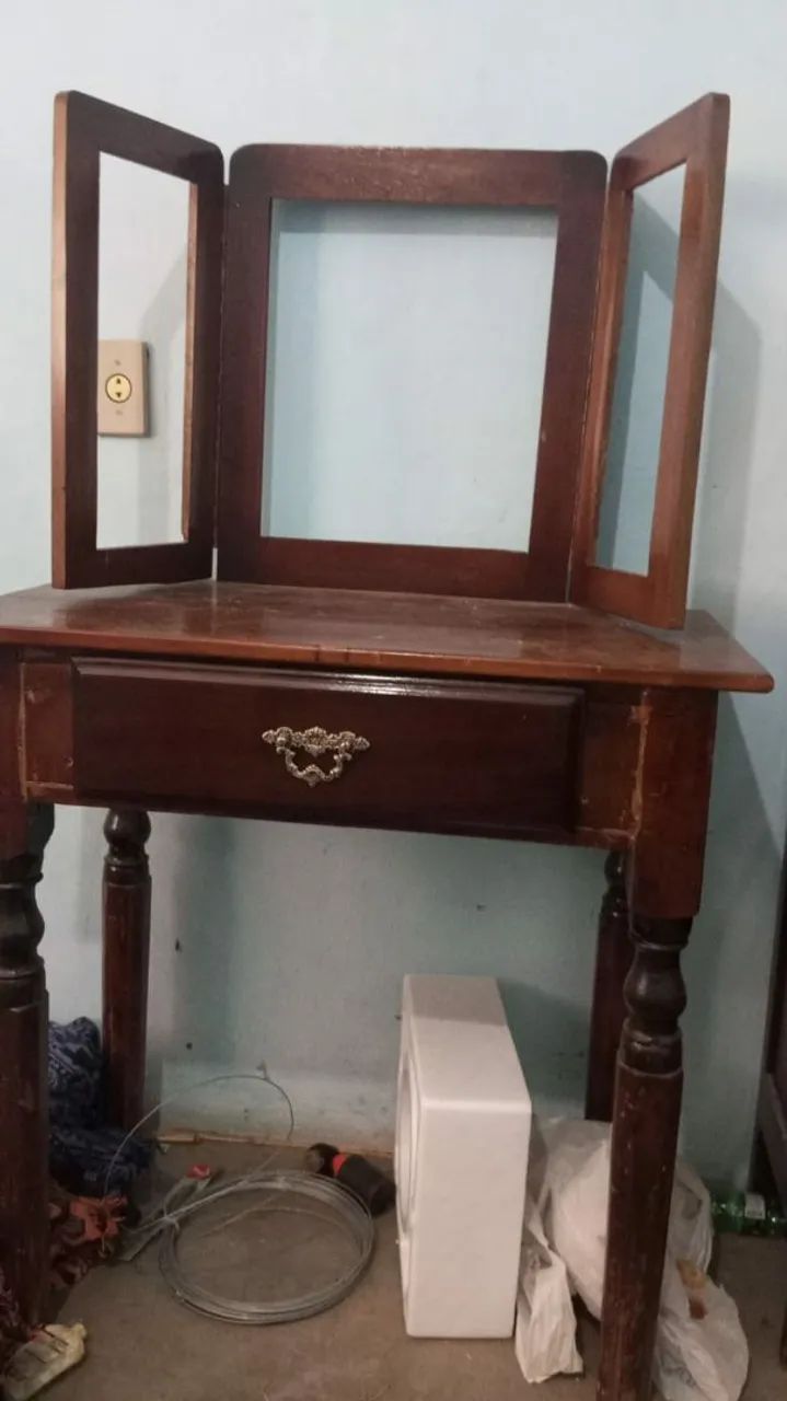 Móveis antigos
