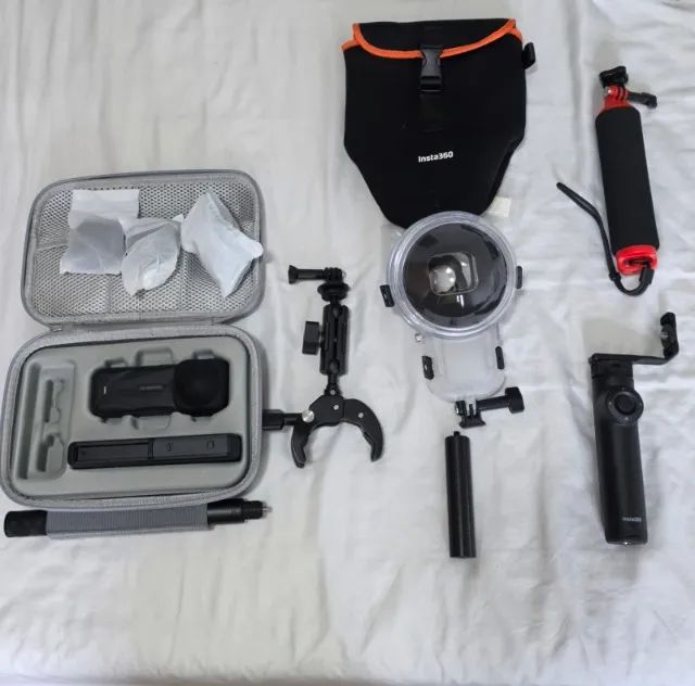 Câmera Insta360 X5 Essential Bundle + acessórios
