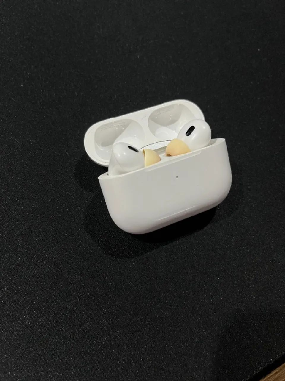 Vendo AirPods Pro 2ª Geração, com estojo MagSafe (fone esquerdo não funciona). - Foto 3