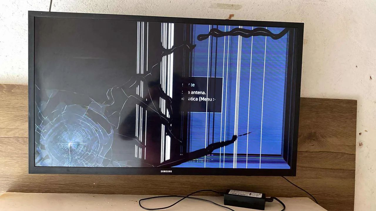 Televisão 32 smart com defeito 