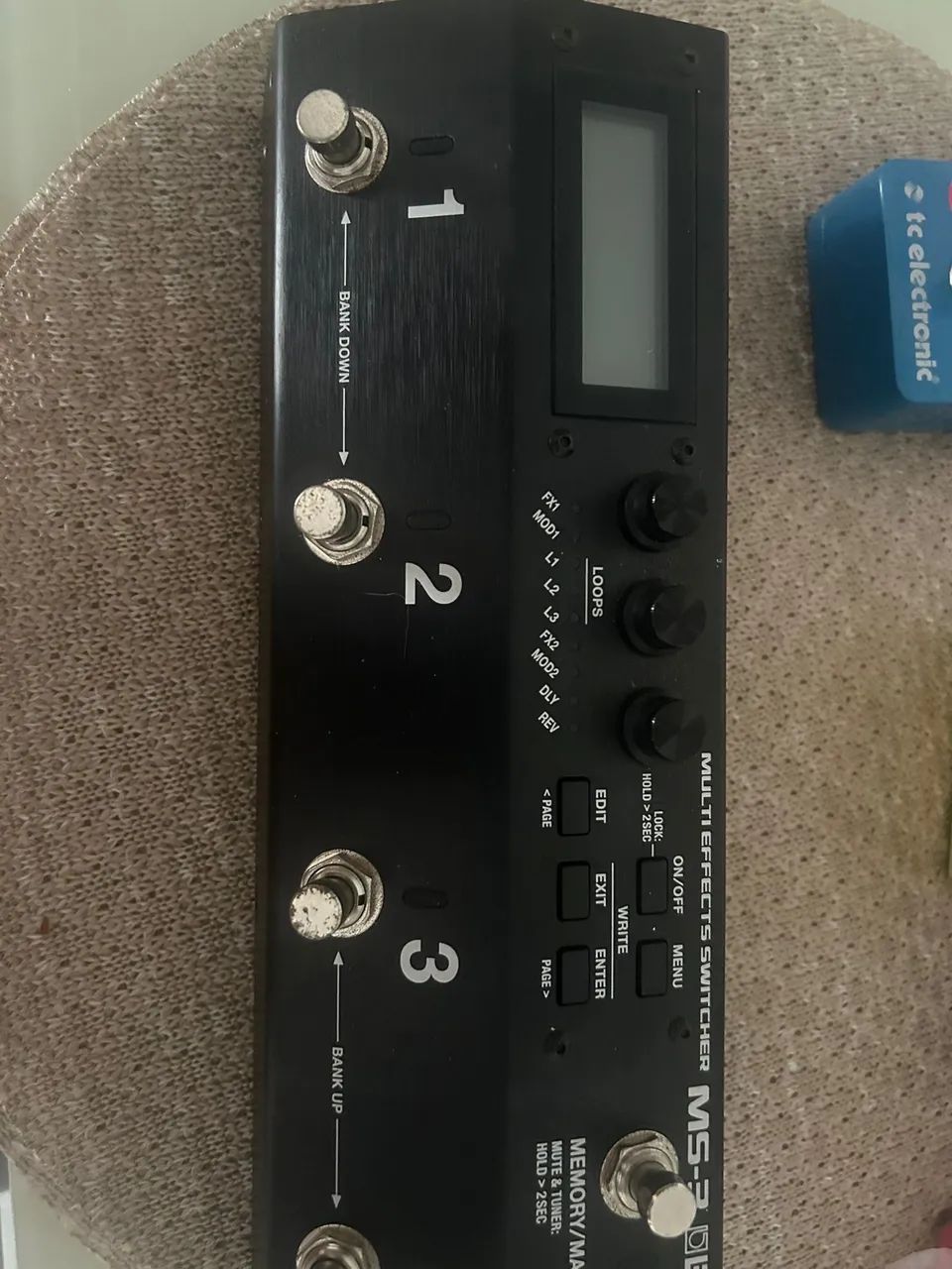 O Boss MS-3 é um controlador e seletor de multiefeitos compacto
